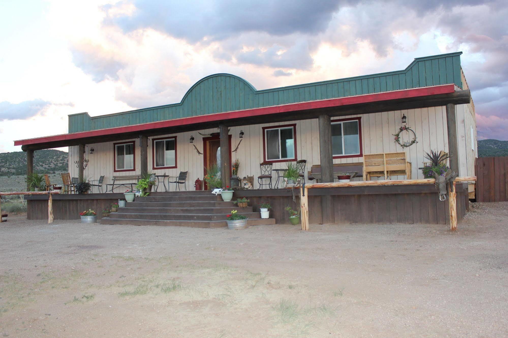 Отель Grand Canyon Ranch & Outfitters Fredonia Экстерьер фото